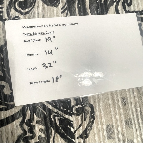 Chico’s Travelers Collection Black Cream Paisley Long Tunic Top Size 1 (M/L) - Picture 11 of 12